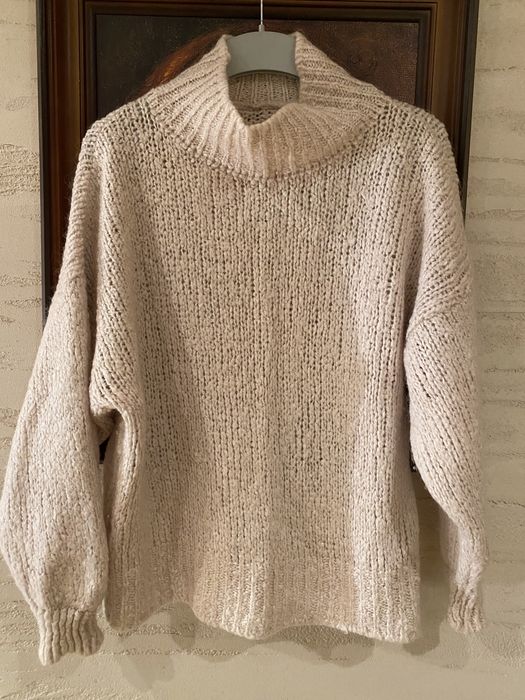 Luźny sweter z golfem