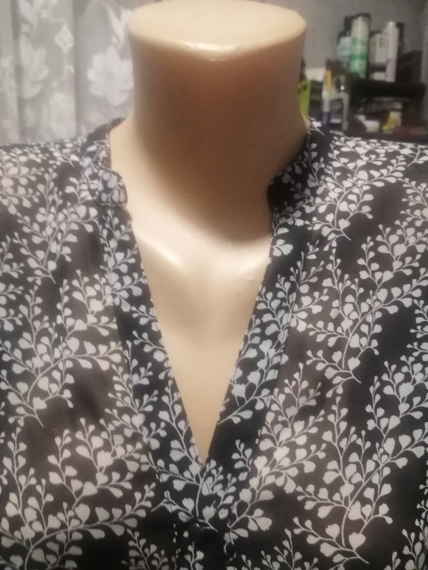 Блуза от бренда O'STIN.