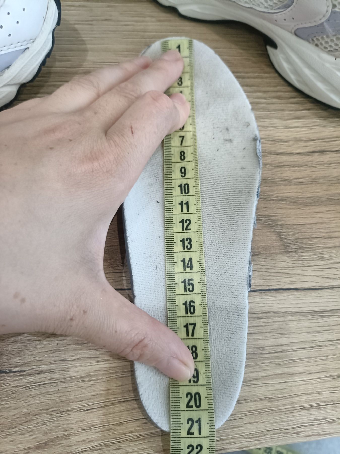 Кросівки new balance для дівчинки 33р