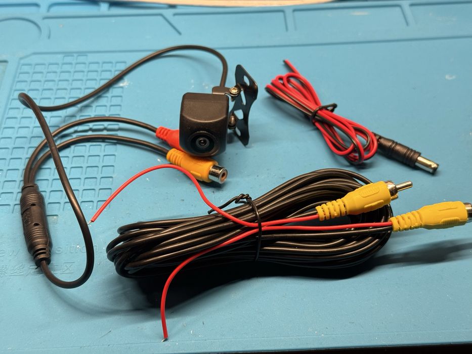 Kamera cofania AHD z przewodami