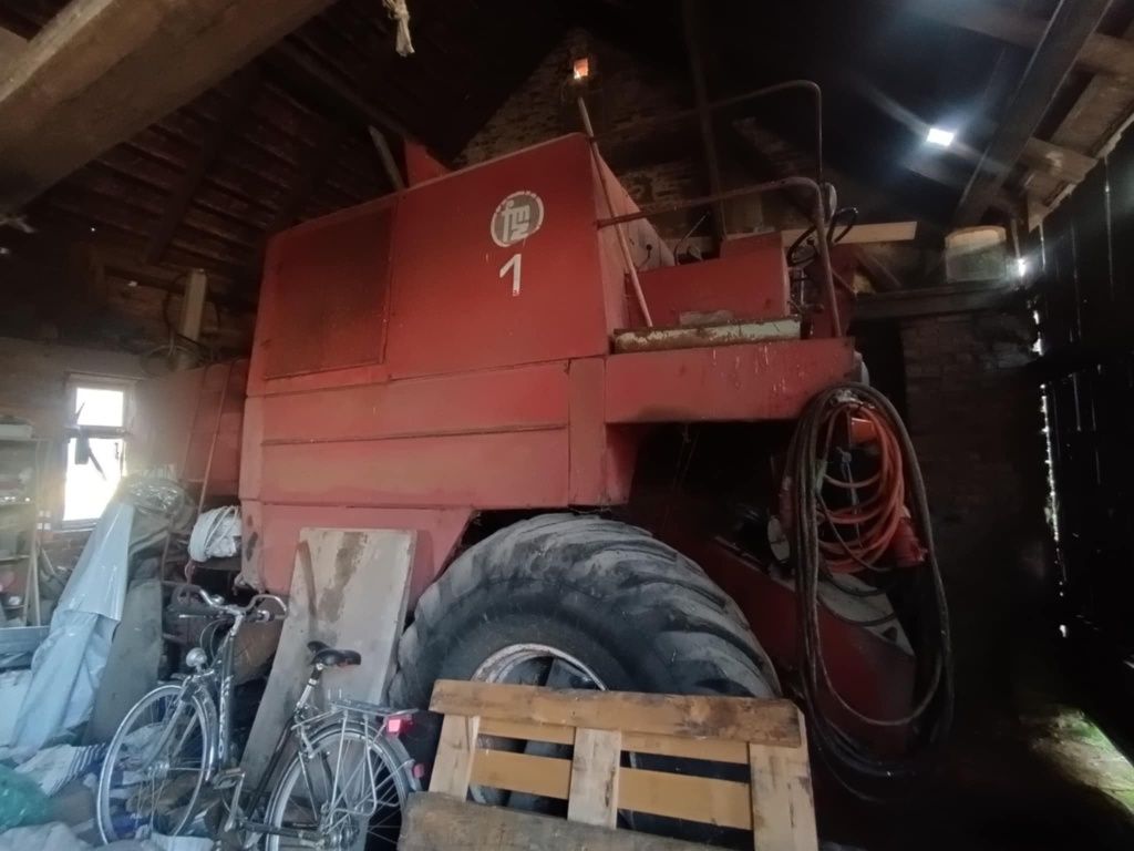 Kombajn do zboża Bizon Z056