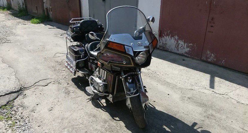 Продаю мотоцикл Honda Gold wing 1100