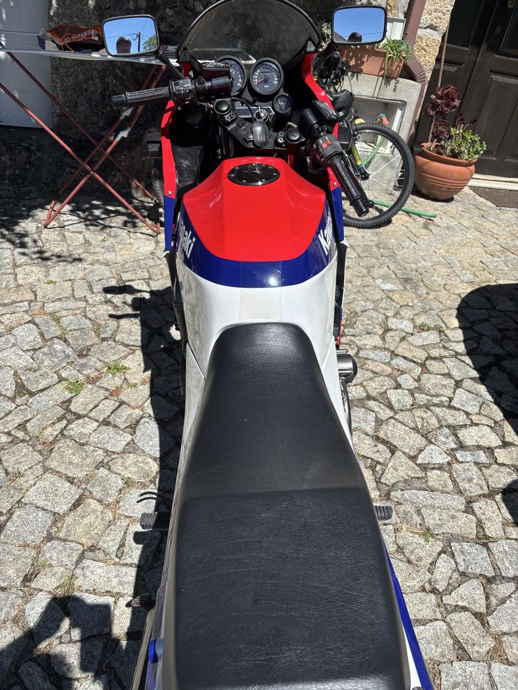 Kawasaki GPZ 900