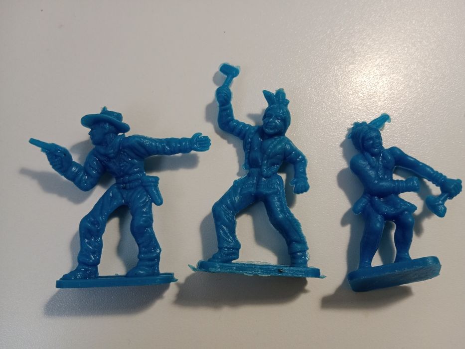 Indianie kowboj żołnierzyki figurki z PRL-u retro zabawki