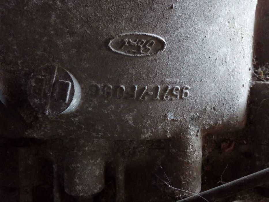 Vendo Caixa de Velocidades Ford de Motor 2.3 Gasolina