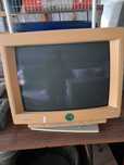 Monitor hitachi 19 polegadas do antigo jornal independente