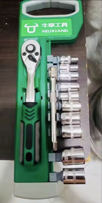 Набір головок 1/4 на тримачі с трещоткою і подовжувачем новий якісний