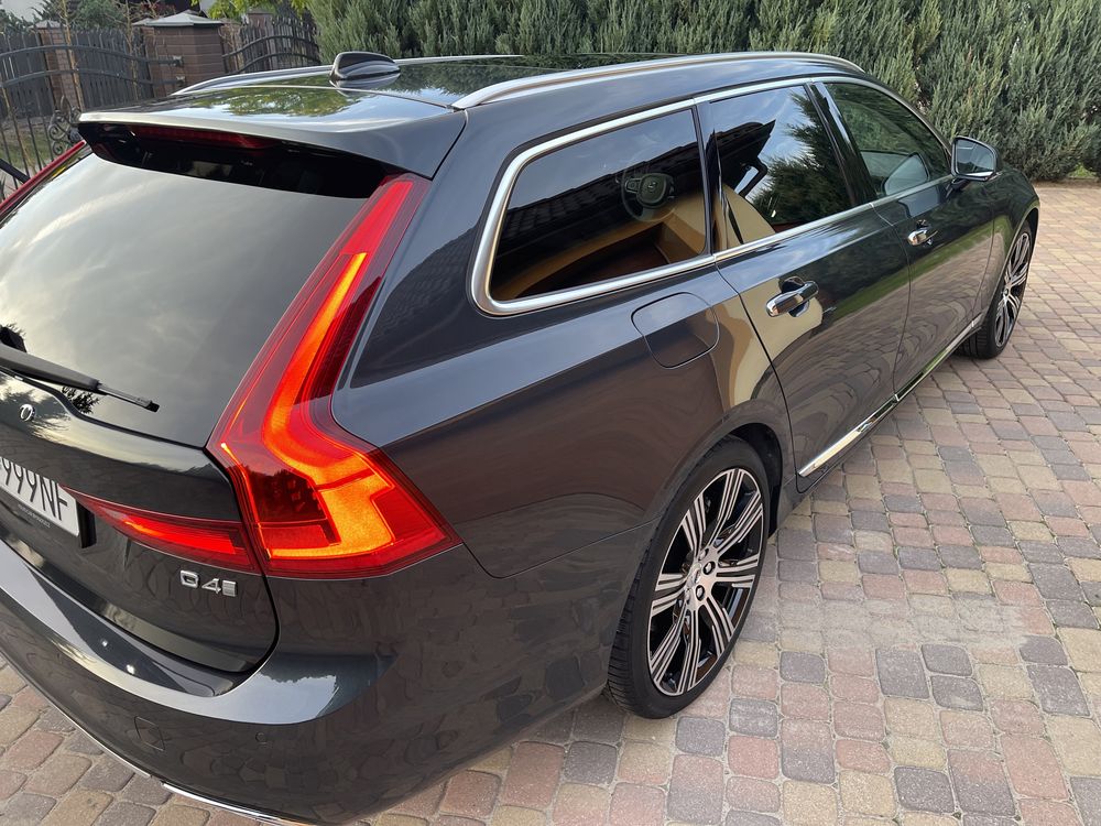 Volvo V90 D4 , Inscription, B&W, Panoramadach, koła 20