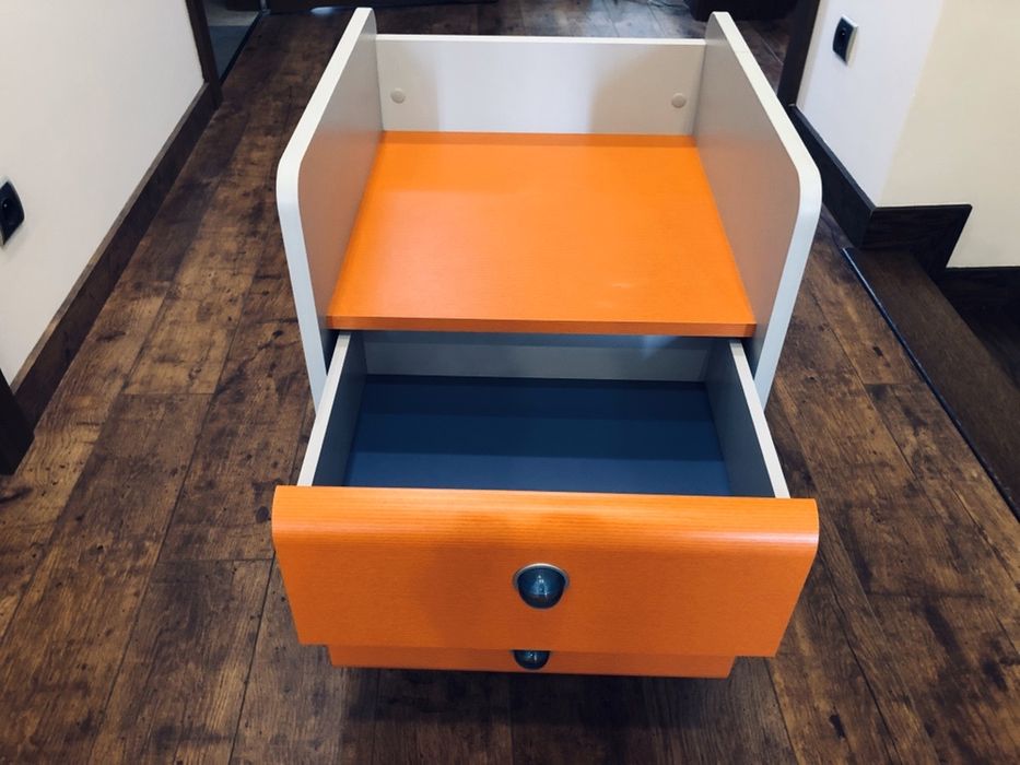 Szafka Caps Lock na kółkach Black Red White