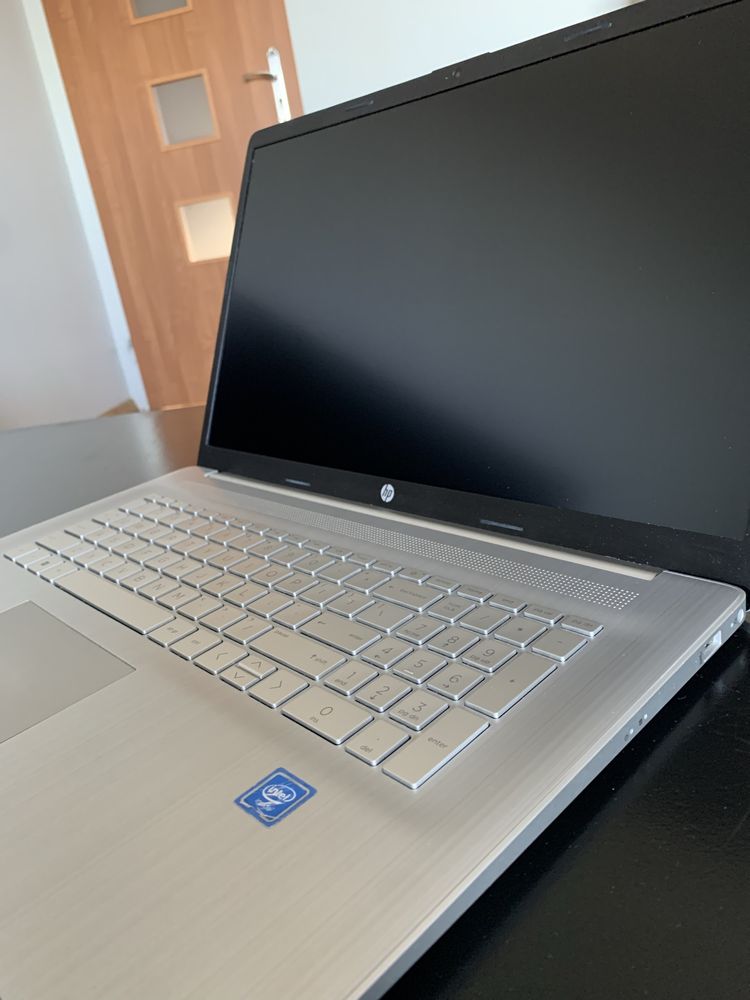 Laptop HP ( Windows 11) Intel UHD Graphics 600 1.10GHs
