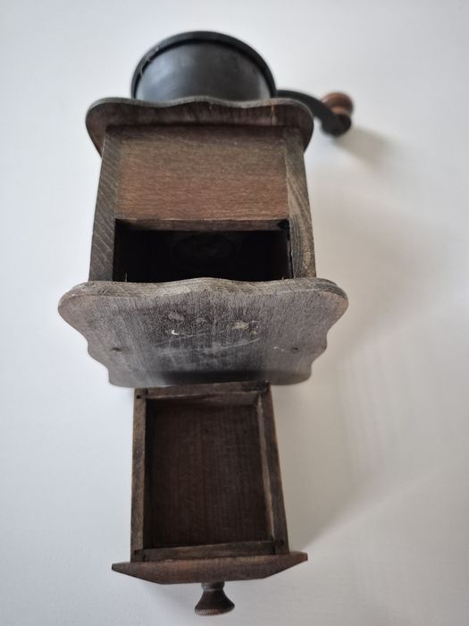 Stary ręczny młynek do kawy, retro PRL