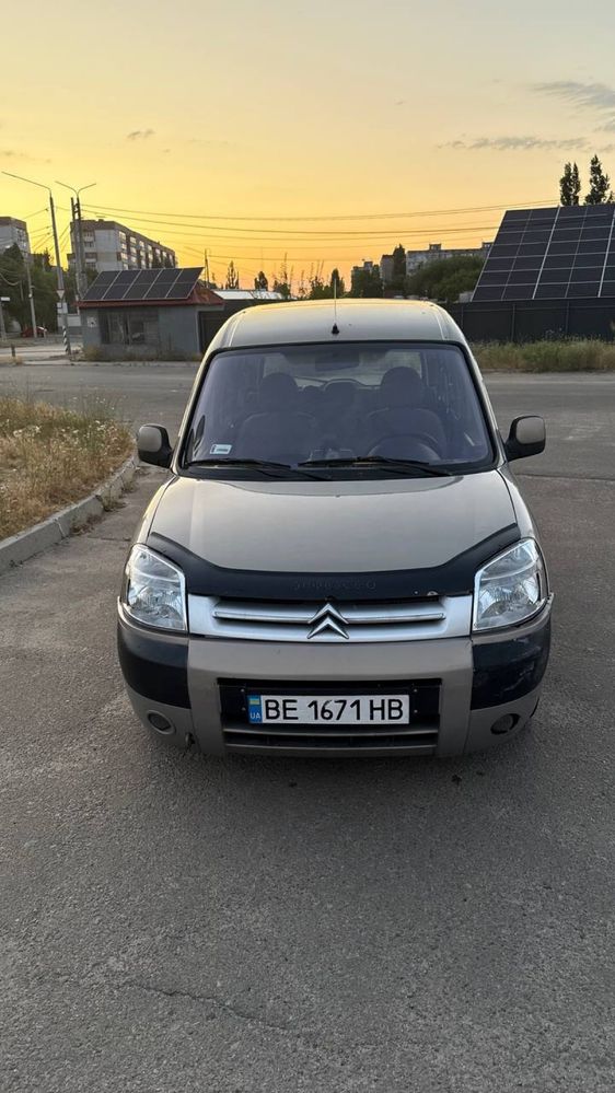 Продам семейную машину
