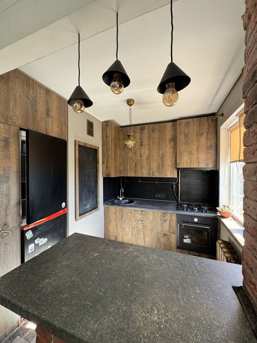 Затишна 2-кімнатна квартира 45 м², 3 поверх, вул. Довженка( Толстого)