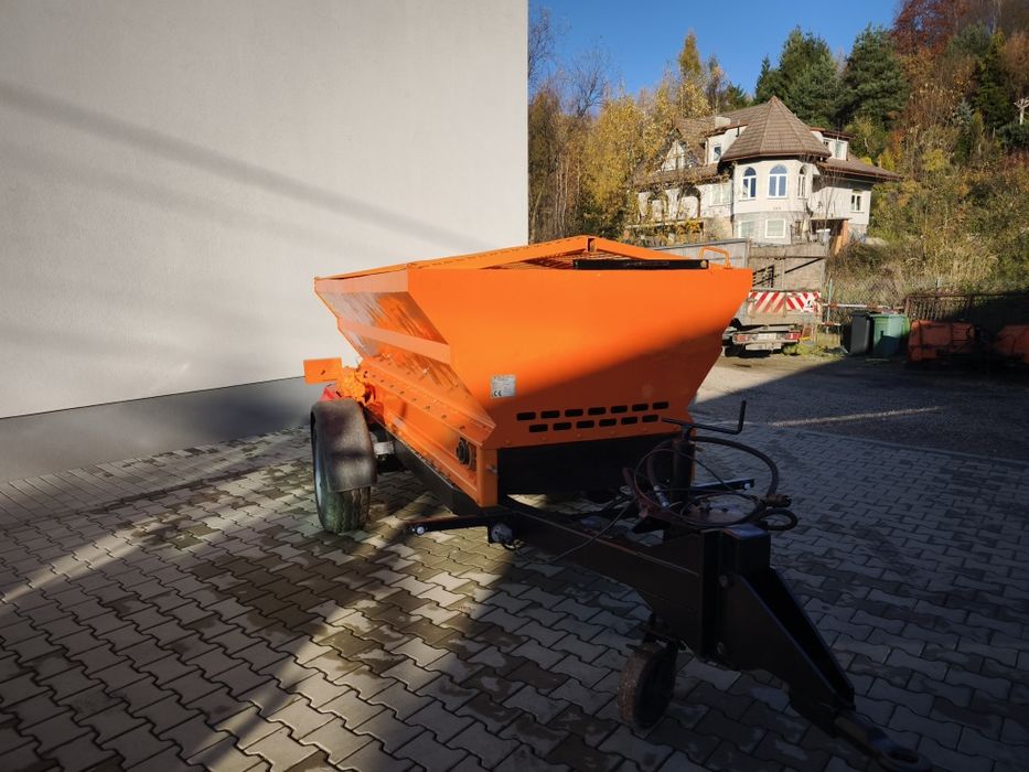 Rozsiewacz Pronar t130