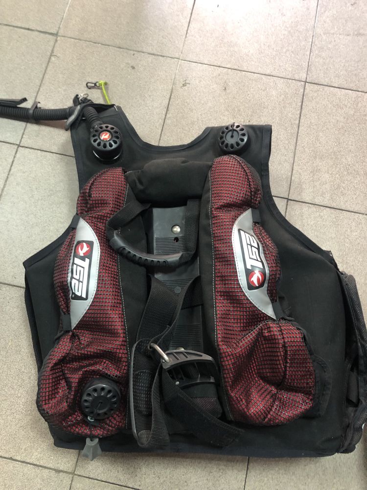 Colete BCD , Tigullio T52 , semi-asa , pouco uso , tamanho L