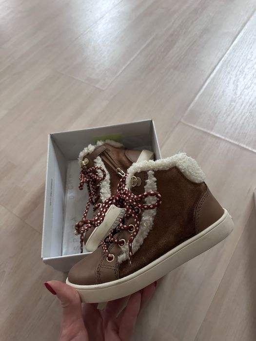 Продам дитяче осінньо-зимове взутт Geox