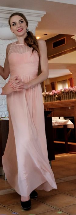 Morelowa suknia z perełkami