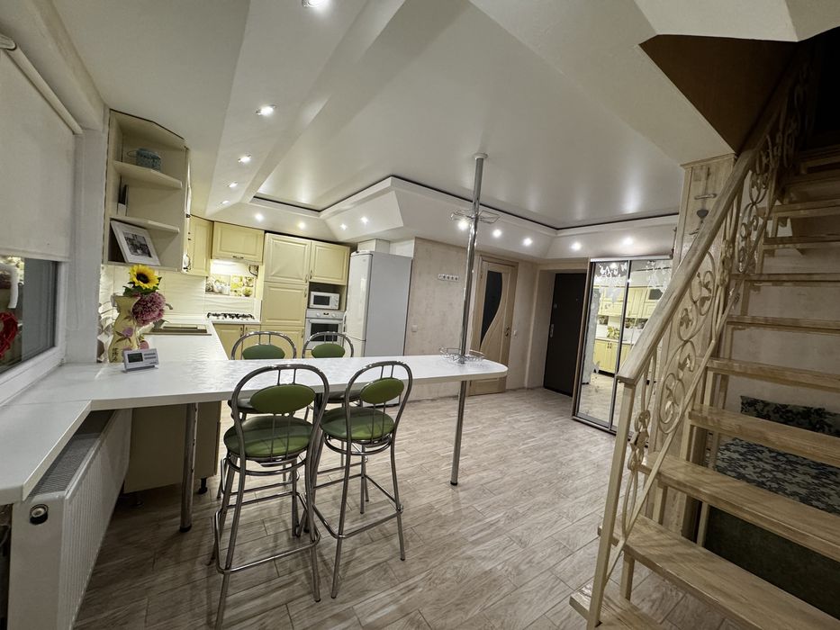 Оренда 2к дворівневої квартири з терасою біля Буча Пасаж