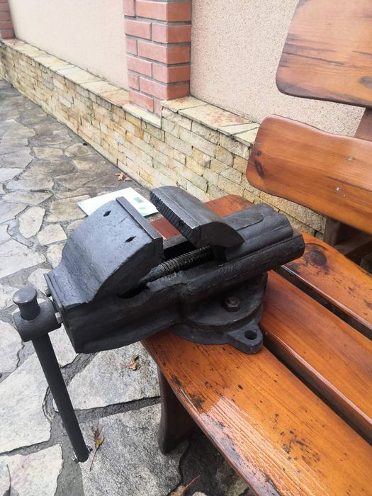 Тиски большие поворотные 120мм.