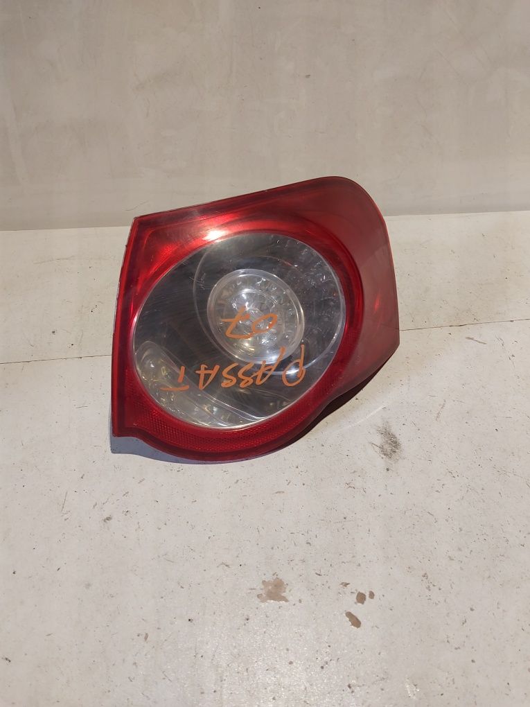 Prawa tylna lampa vw passat b6 kombi prawy tył