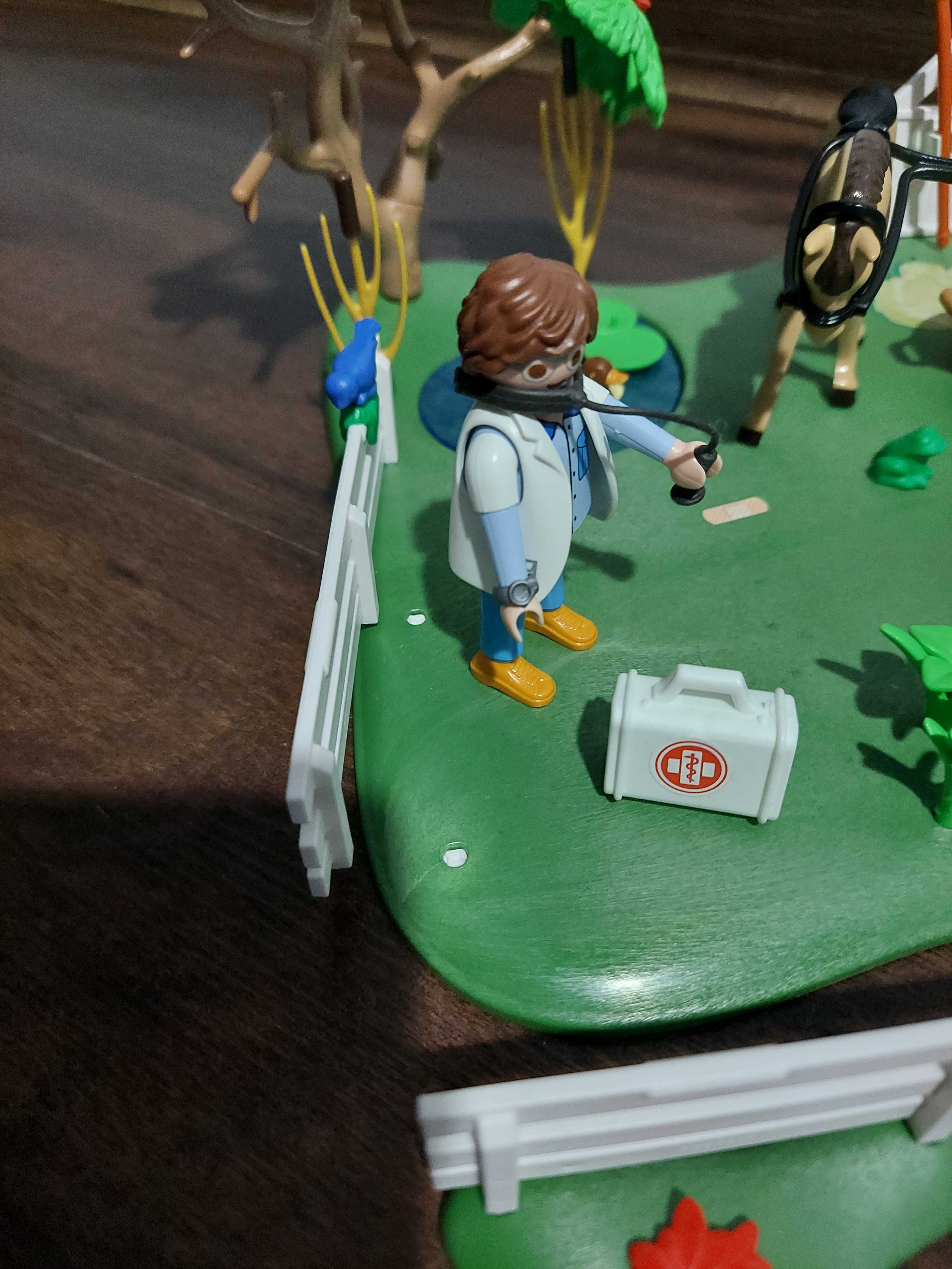 Zestaw Playmobil Country Wybieg dla koni z boksem