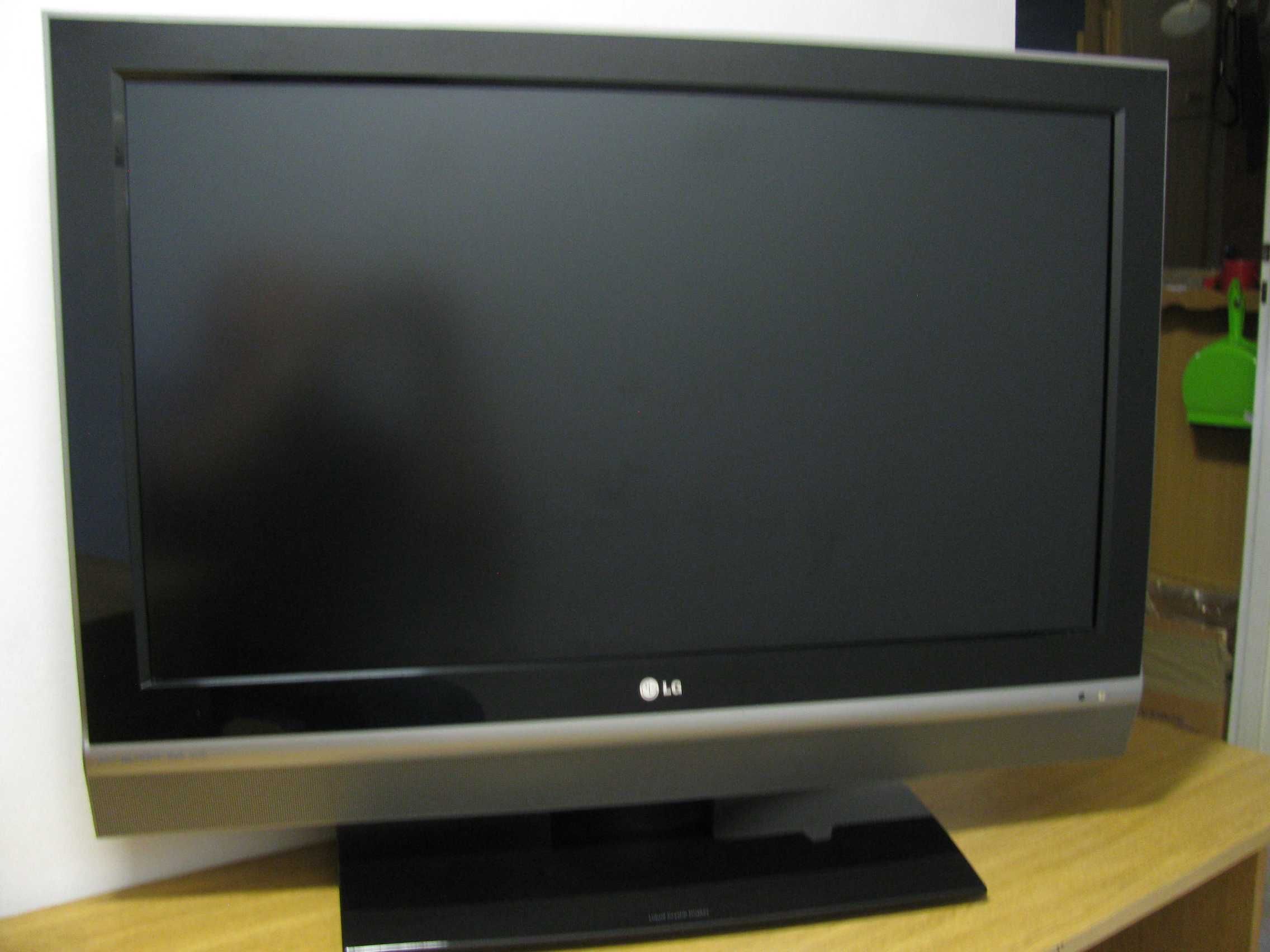 Telewizor TV LG 37LC2RR z dyskiem HDD- na części lub do naprawy.
