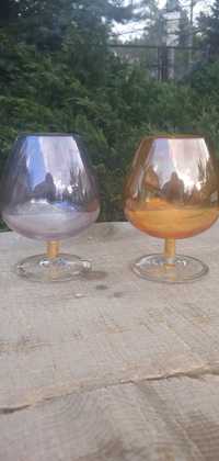 Dwa stare kieliszki opalizowane z lat 60. do brandy lub koniaku (FP2)