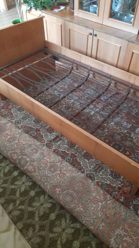 Продаю два односпальних ліжка з матрасом