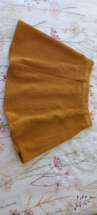 saia amarela bershka