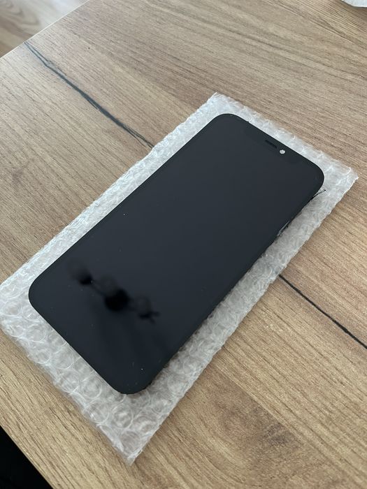 Oryginalny wyświetlacz do iPhone 12 – uszkodzony