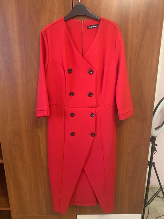 Сукня червона святкова з запахом та чорними ґудзиками, розмір 40