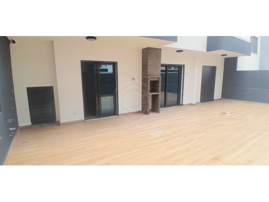 Apartamento T3, com rooftop privativo, Montenegro, Algarve