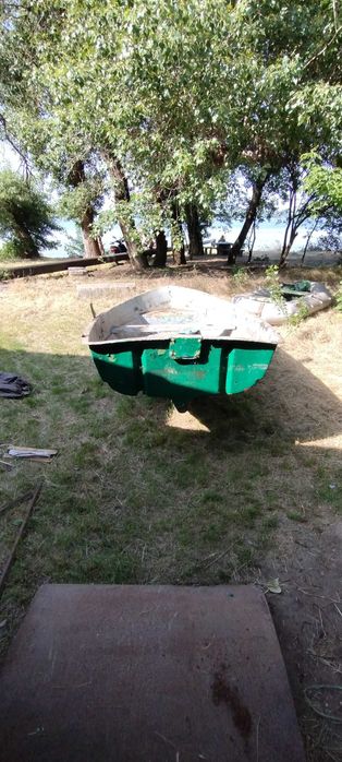 Лодка с танцем под мотор.