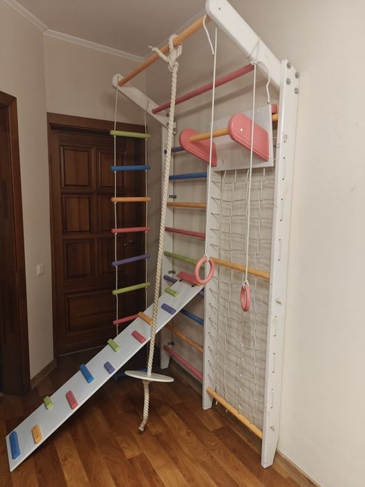 Дитячий домашній спортивний комплекс. Шведська стінка