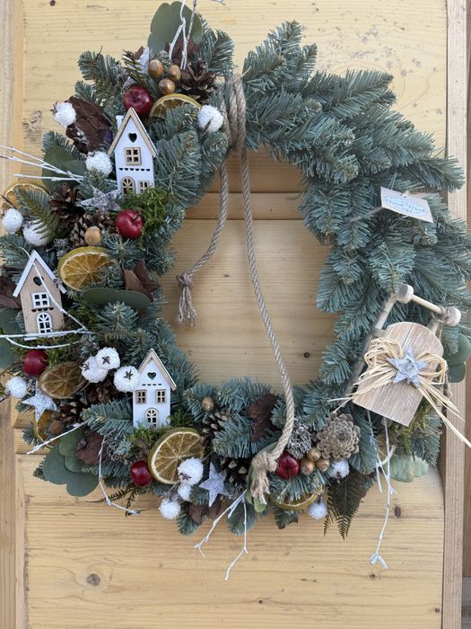 Wianek sztuczny na drzwi świąteczny