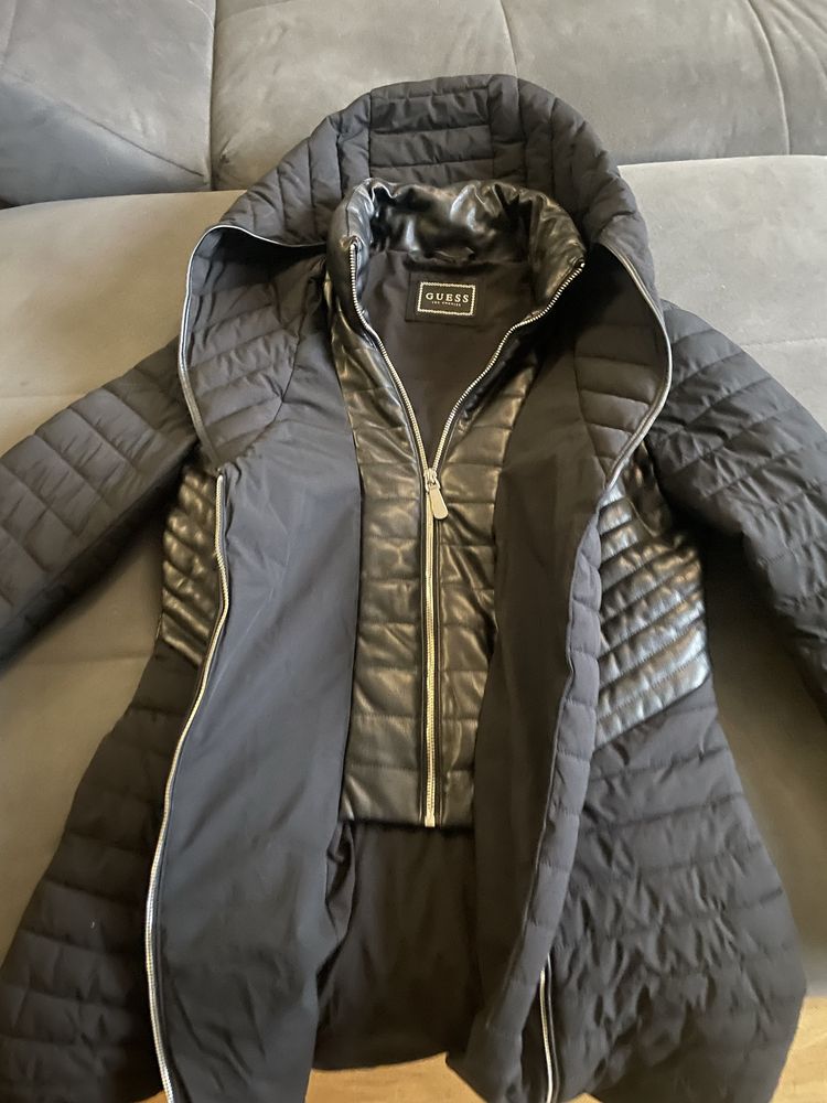 Kurtka GUESS taliowana