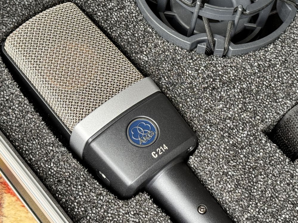 AKG C214 професійний конденсаторний мікрофон