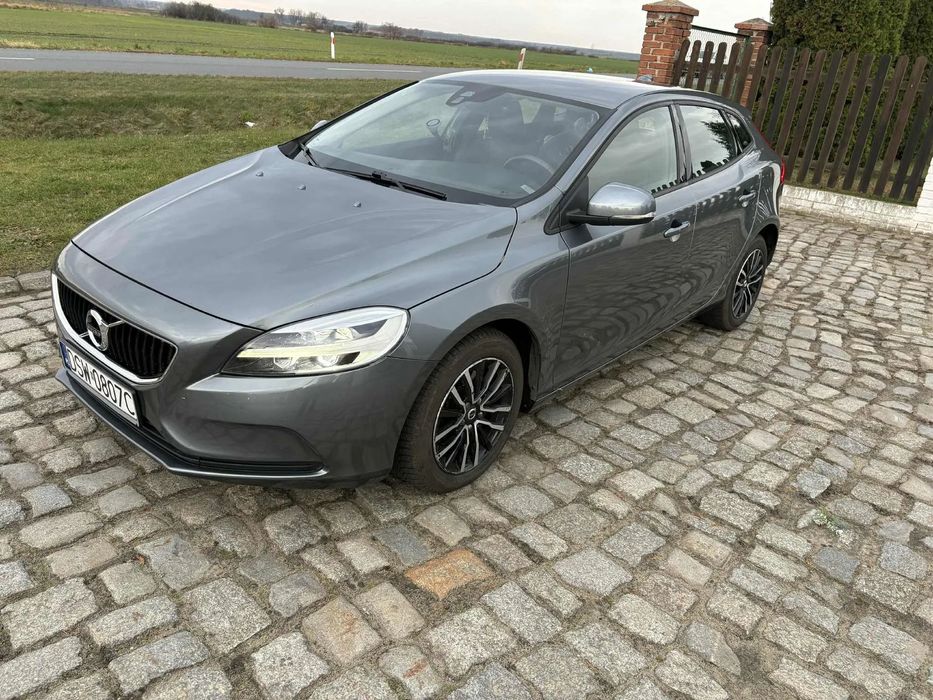 Volvo V40 Volvo v40 2019, przebieg 78,5k, nowy akumulator i opony