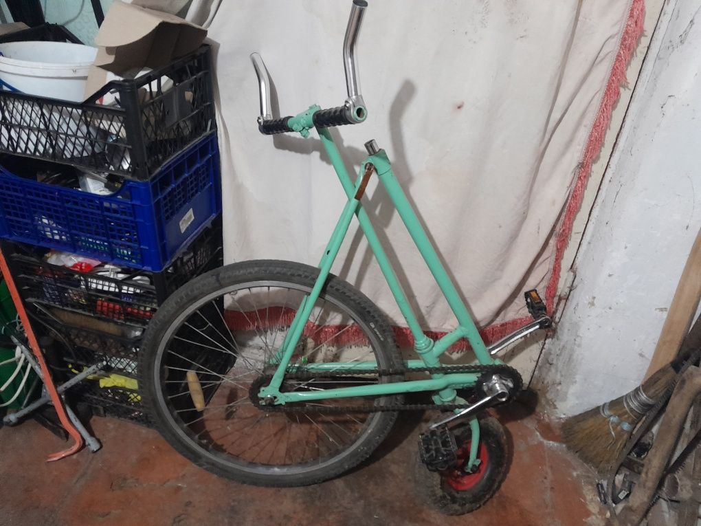 «Полувелосипед» Halbrad: минибайк с треугольной рамой и «задним» рулем