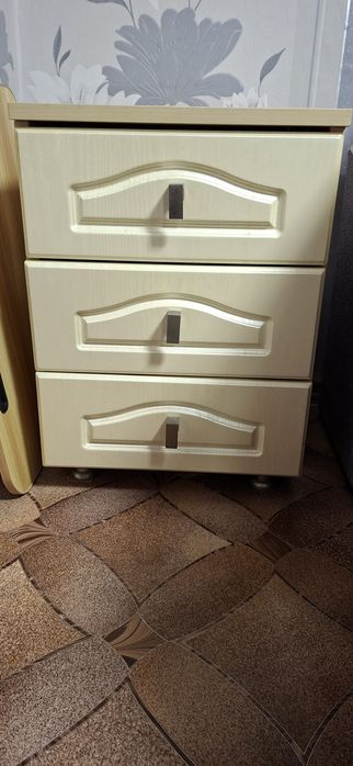 Тумбочка прикроватная