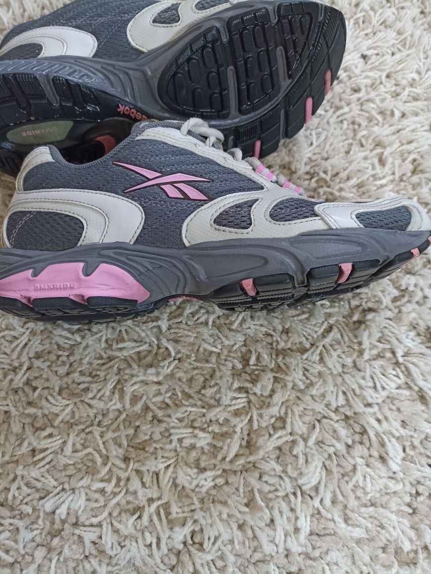 Продам кроссовки Reebok 37.5размер