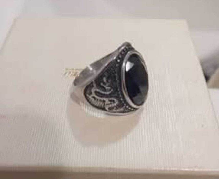 Anel com dragao e pedra da sorte