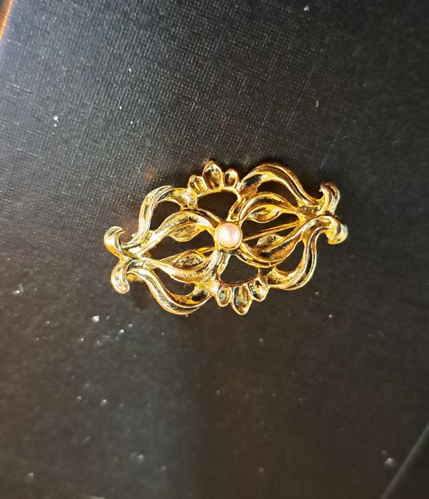 Alfinetes broches vintage em prata.