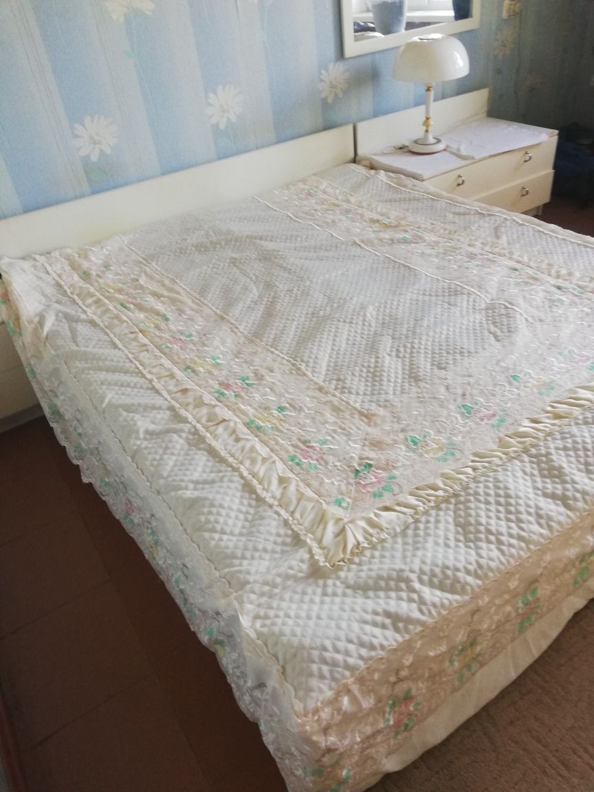 Покрывало на двуспальную кровать