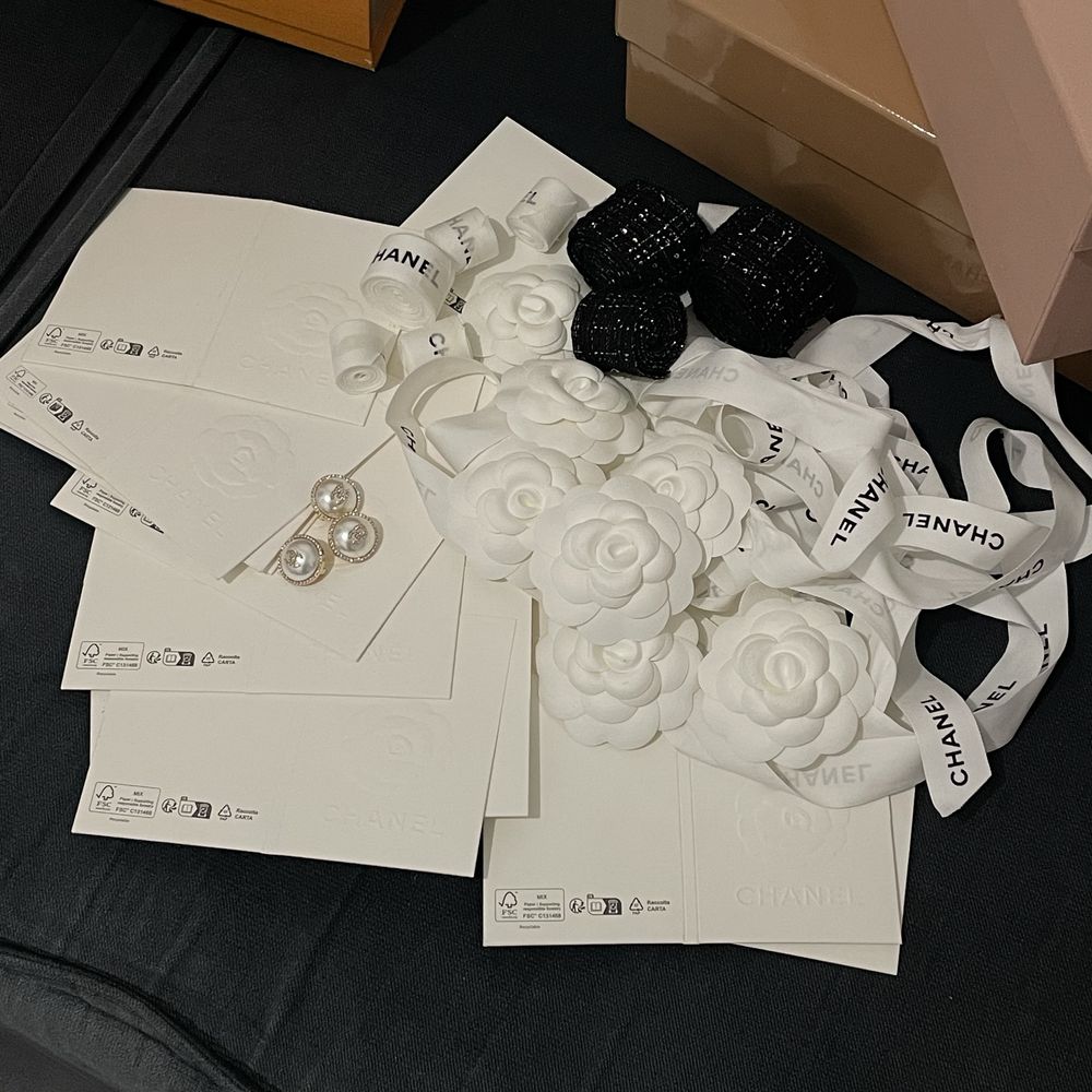Коробки та пакети Chanel, Hermes, Miu Miu, Alaia