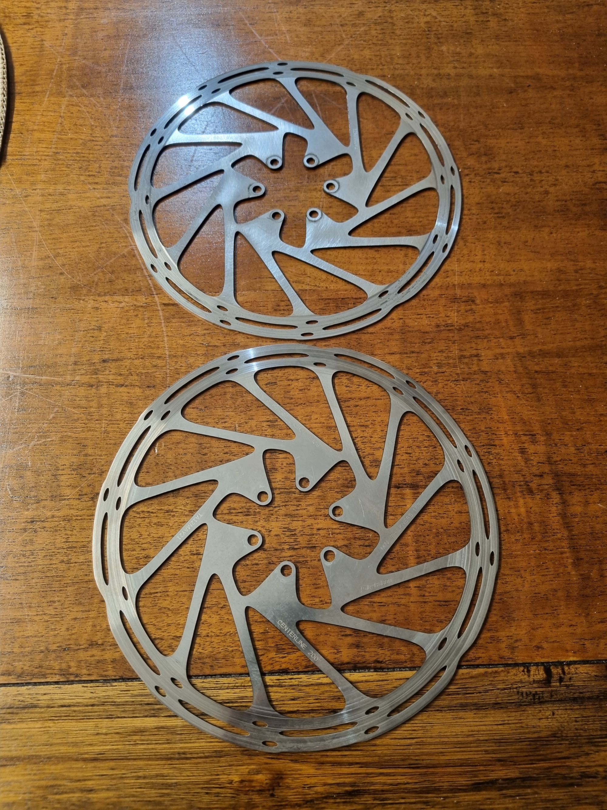 2x Discos de freio SRAM Centerline 200mm IS 6 furos com parafusos