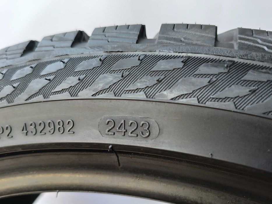 2X 235/40R19 96V Nokian Snowproof 1. 185A