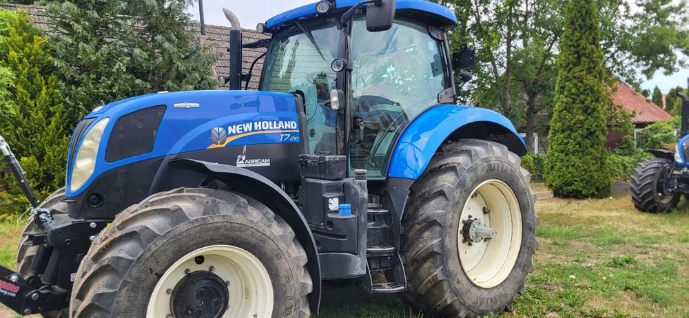 New Holland T7.210 AC  New Holland T7.210 AC