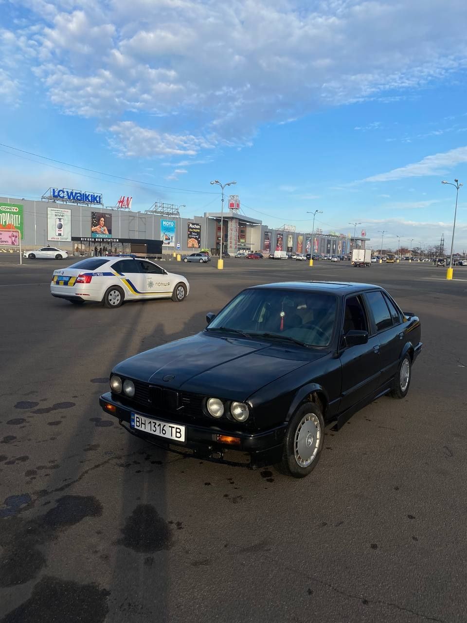 Продам BMW e30 машине надо  поварить пороги  а так сел  поехал