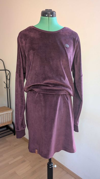 Kultowa welurowa sukienka dresowa Naketano, Śliwka, L